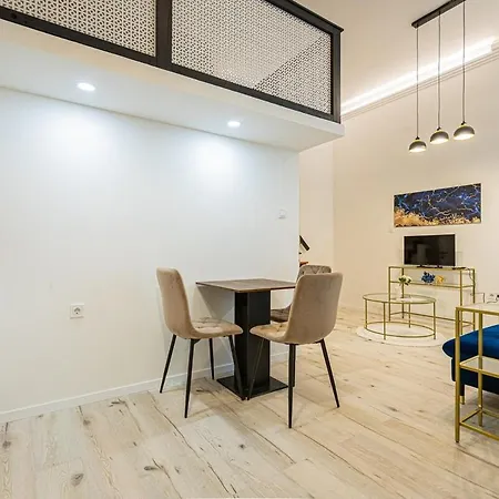 Cool In Budapest, Romeo *