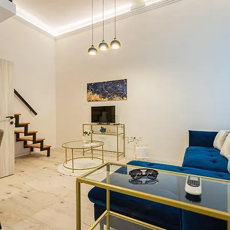 Cool In Budapest, Romeo