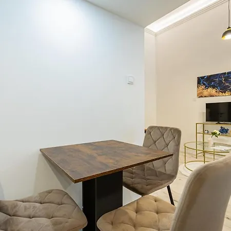 Cool In Budapest, Romeo Apartamento