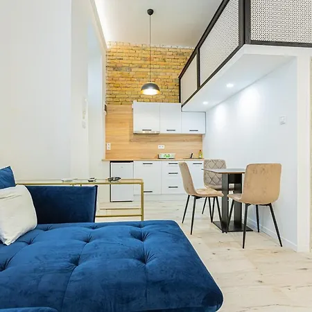 Cool In Budapest, Romeo Βουδαπέστη