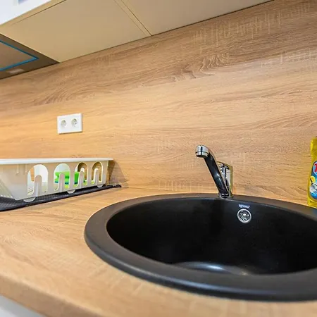 Cool In Budapest, Romeo Apartamento