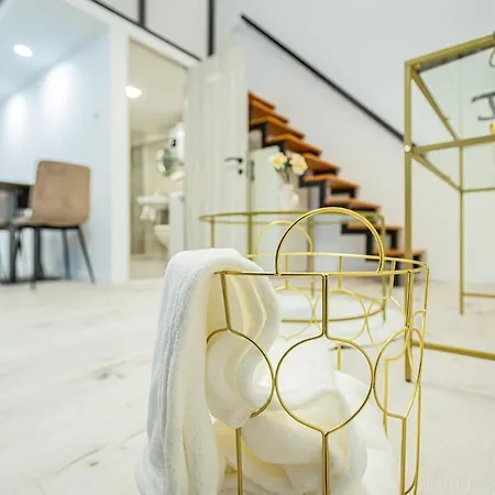 Cool In Budapest, Romeo Βουδαπέστη