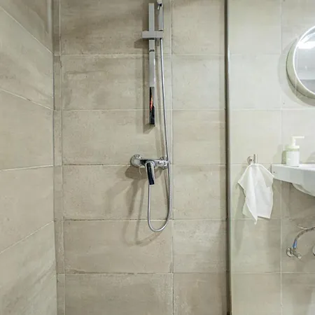 Cool In Budapest, Romeo