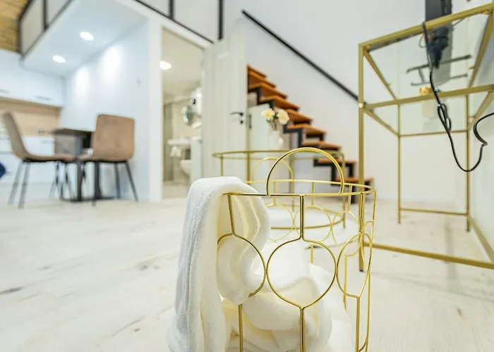 Cool In Budapest, Romeo Budapest