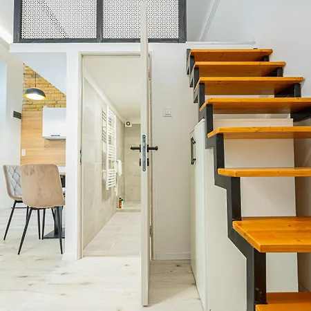 Cool In Budapest, Romeo